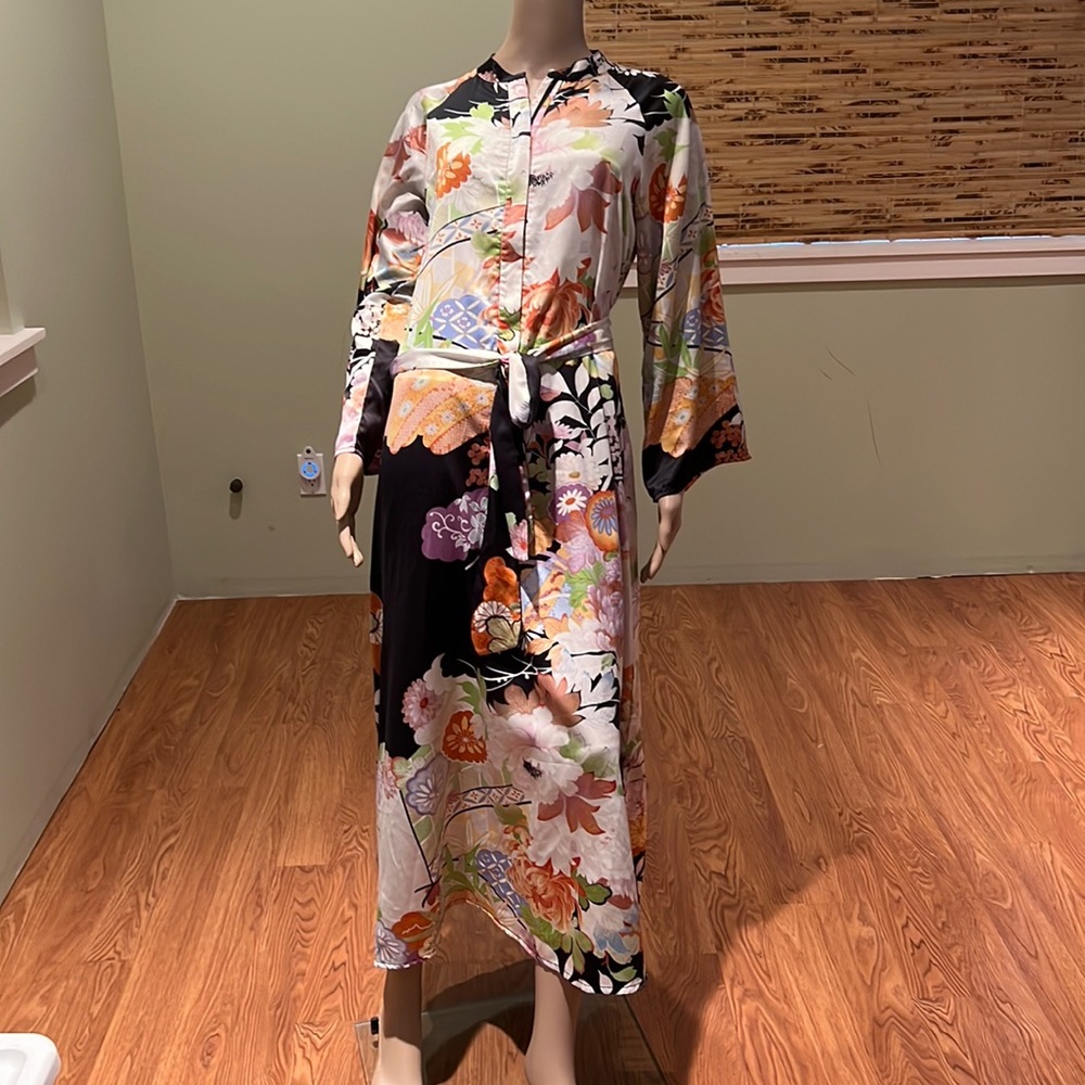 Natori Vintage Floral Robe With Partial Front Hidden  Zipper And Belt Size S